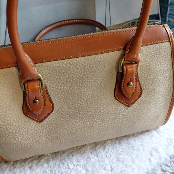 Dooney & Bourke Leather Satchel Handbag Purse Bag Cream Pearl Tan  Vintage - Picture 3 of 11